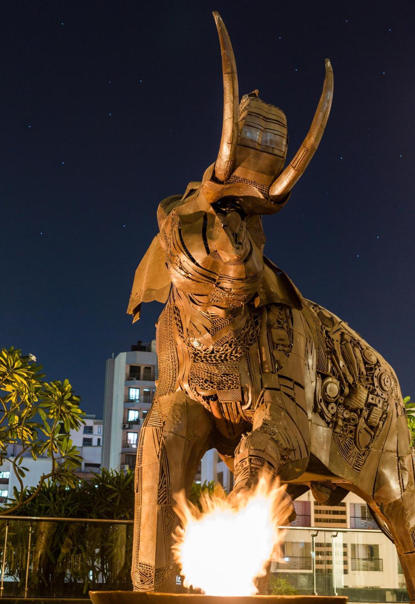 Sofitel Mumbai BKC Hotel Bagian luar foto The Elephant's Head