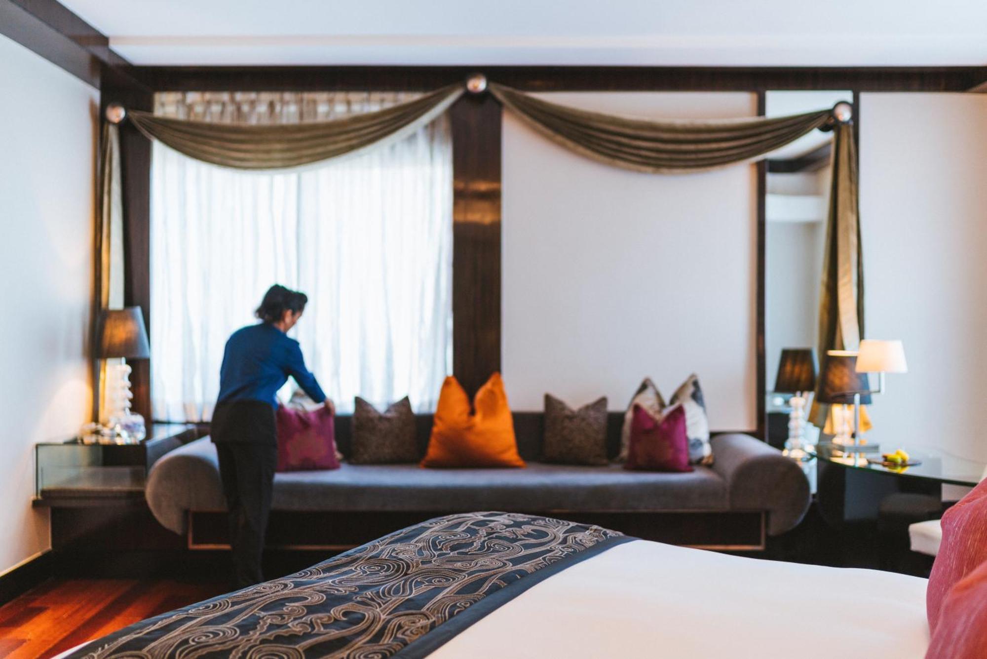 Sofitel Mumbai BKC Hotel Bagian luar foto A hotel housekeeper making a bed