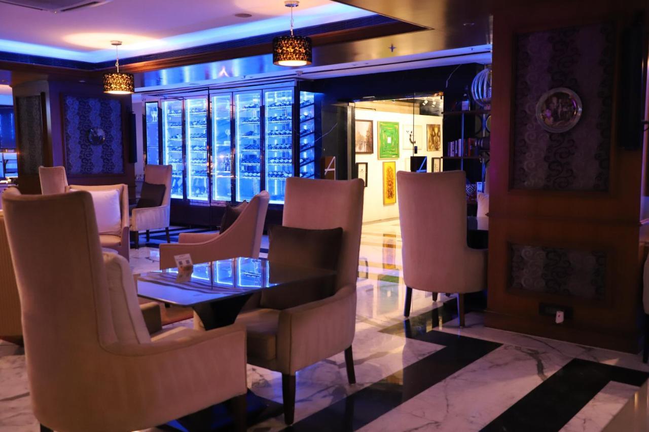 Sofitel Mumbai BKC Hotel Bagian luar foto The interior of the hotel