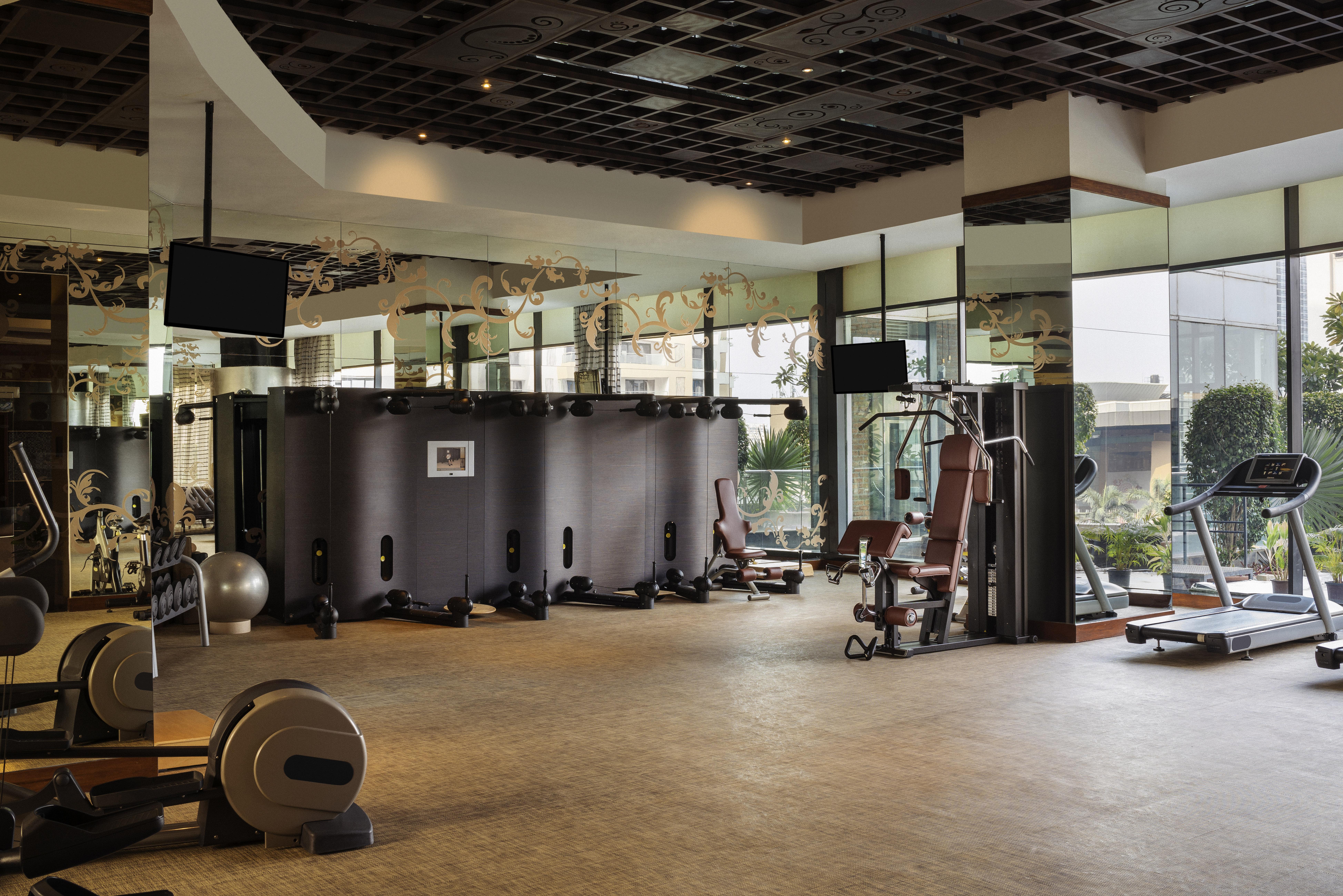 Sofitel Mumbai BKC Hotel Bagian luar foto The gym at the hotel