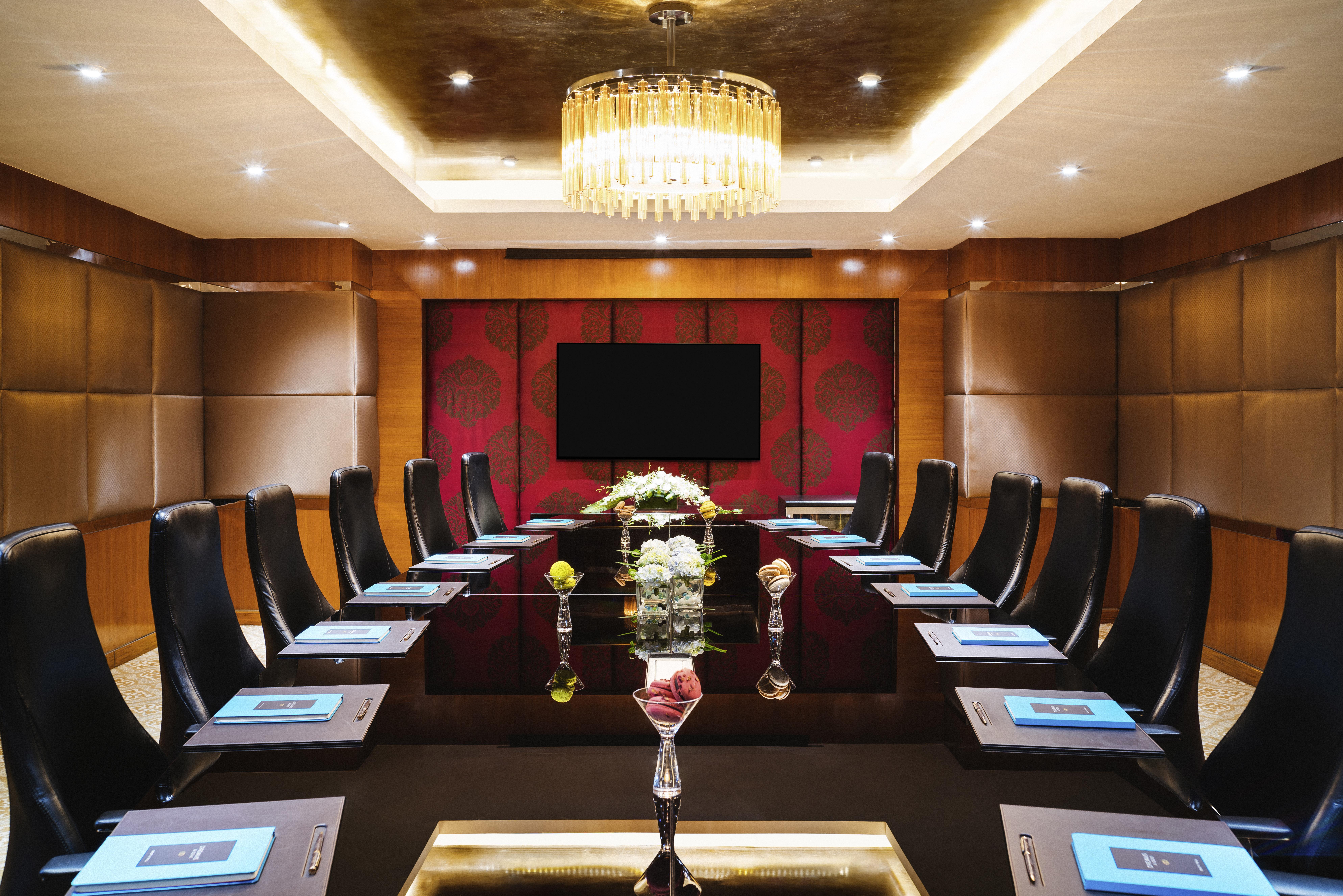 Sofitel Mumbai BKC Hotel Bagian luar foto Boardroom at the Four Seasons Hotel, Hong Kong