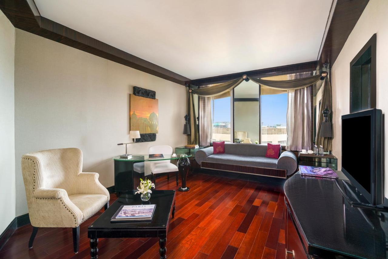 Sofitel Mumbai BKC Hotel Bagian luar foto Living room
