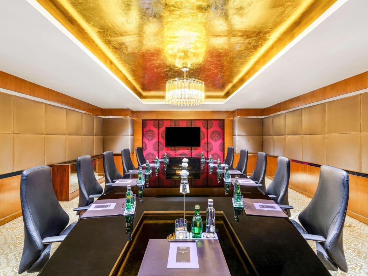 Sofitel Mumbai BKC Hotel Bagian luar foto Boardroom