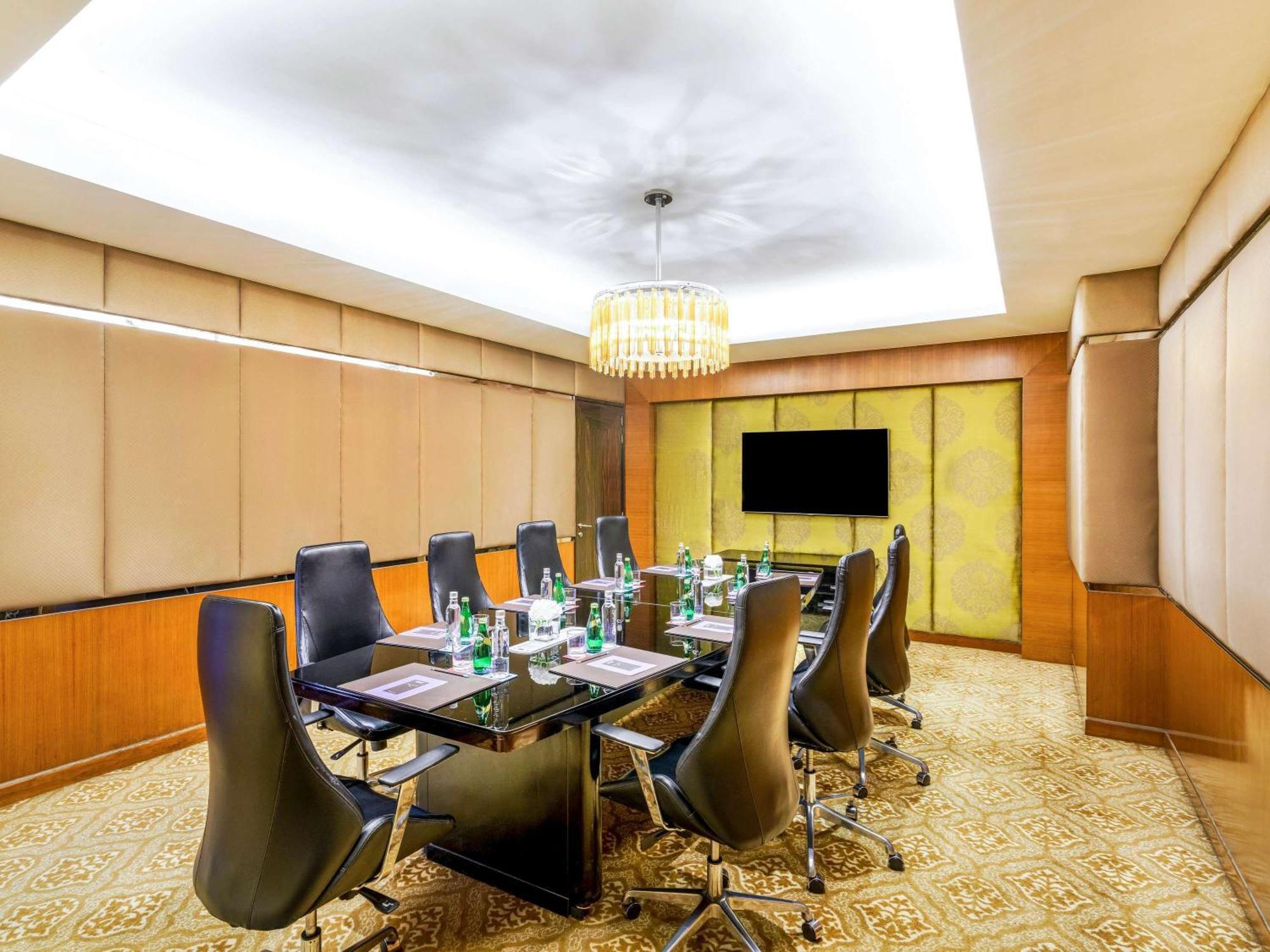 Sofitel Mumbai BKC Hotel Bagian luar foto Boardroom