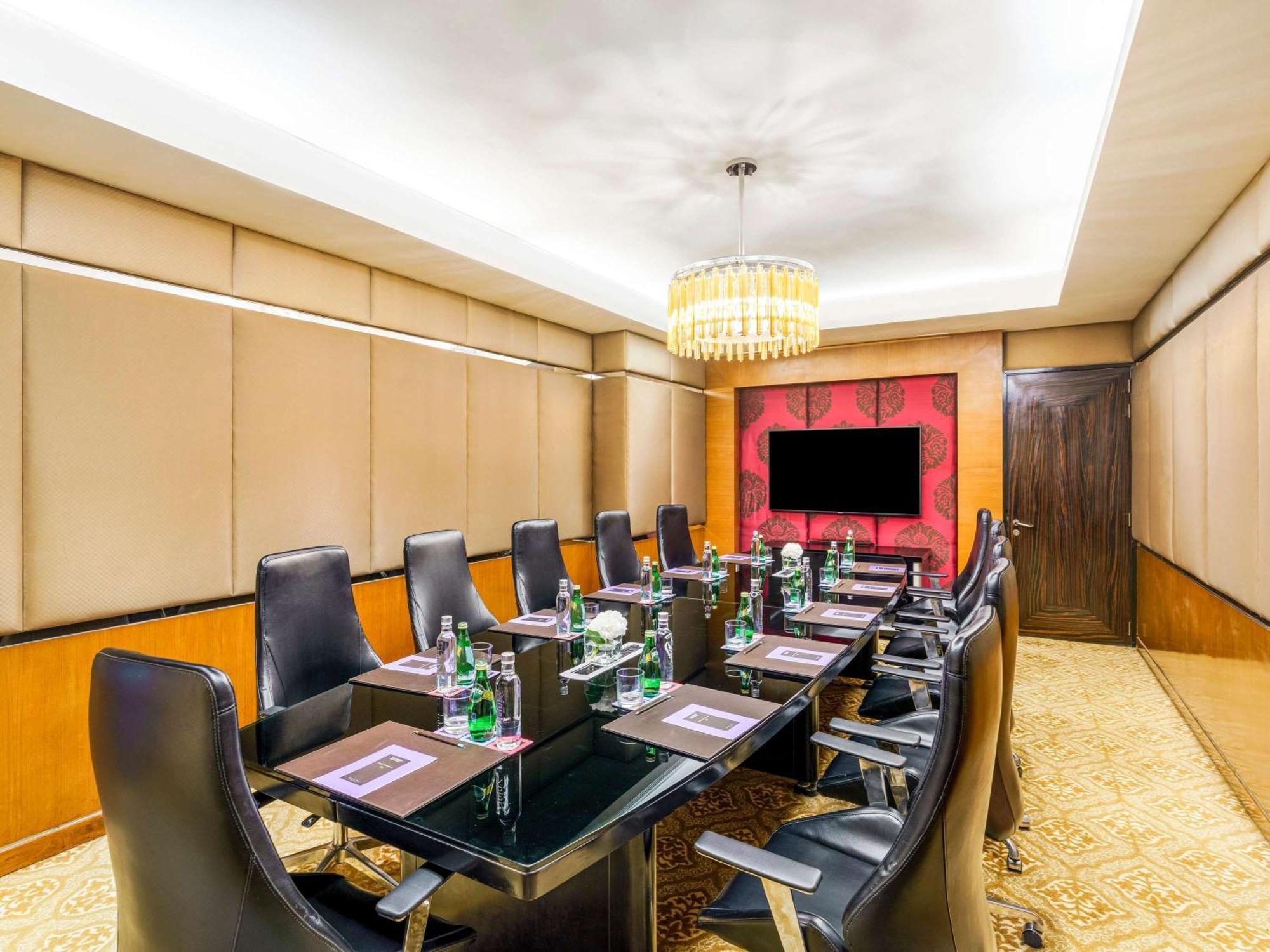 Sofitel Mumbai BKC Hotel Bagian luar foto Meeting room