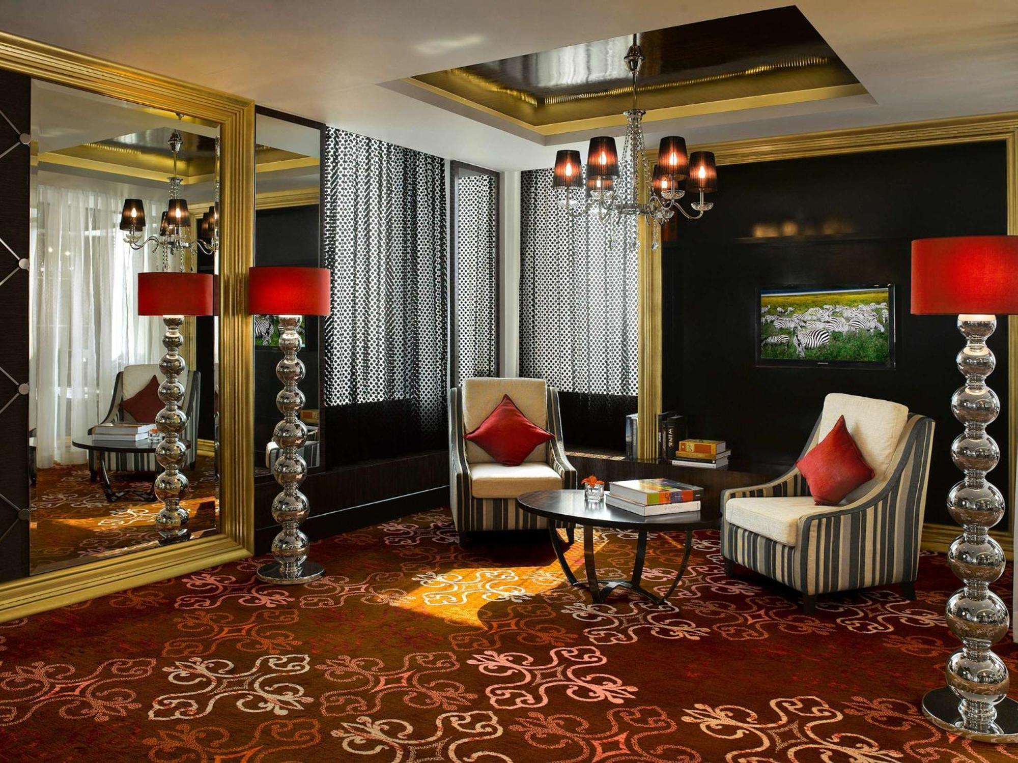 Sofitel Mumbai BKC Hotel Bagian luar foto The interior of a suite at the hotel