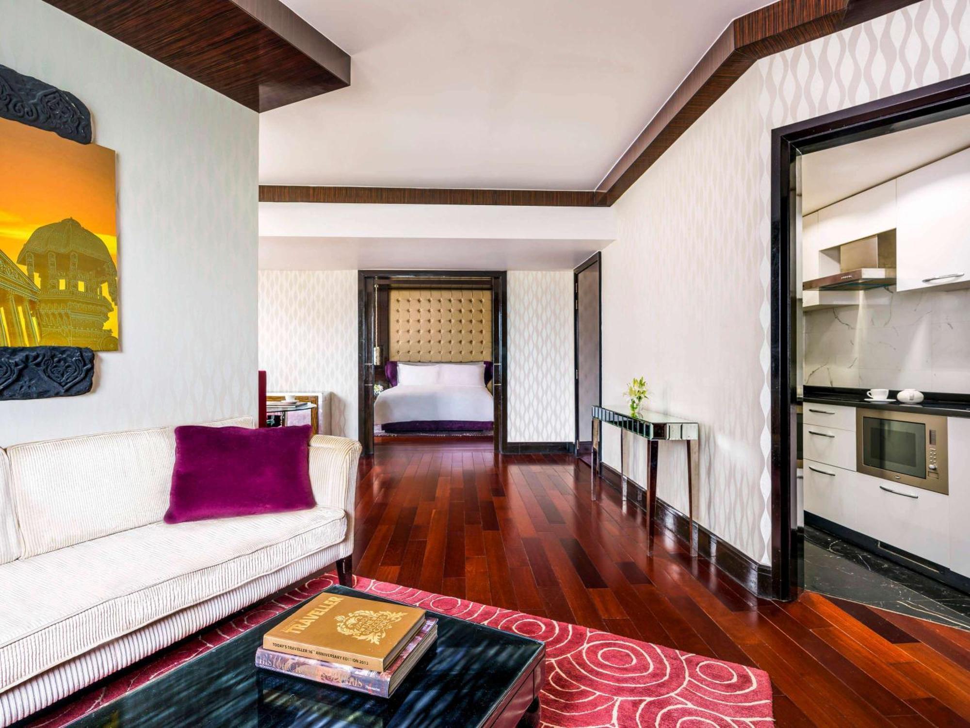 Sofitel Mumbai BKC Hotel Bagian luar foto A suite at the Taj Mahal Palace, Mumbai