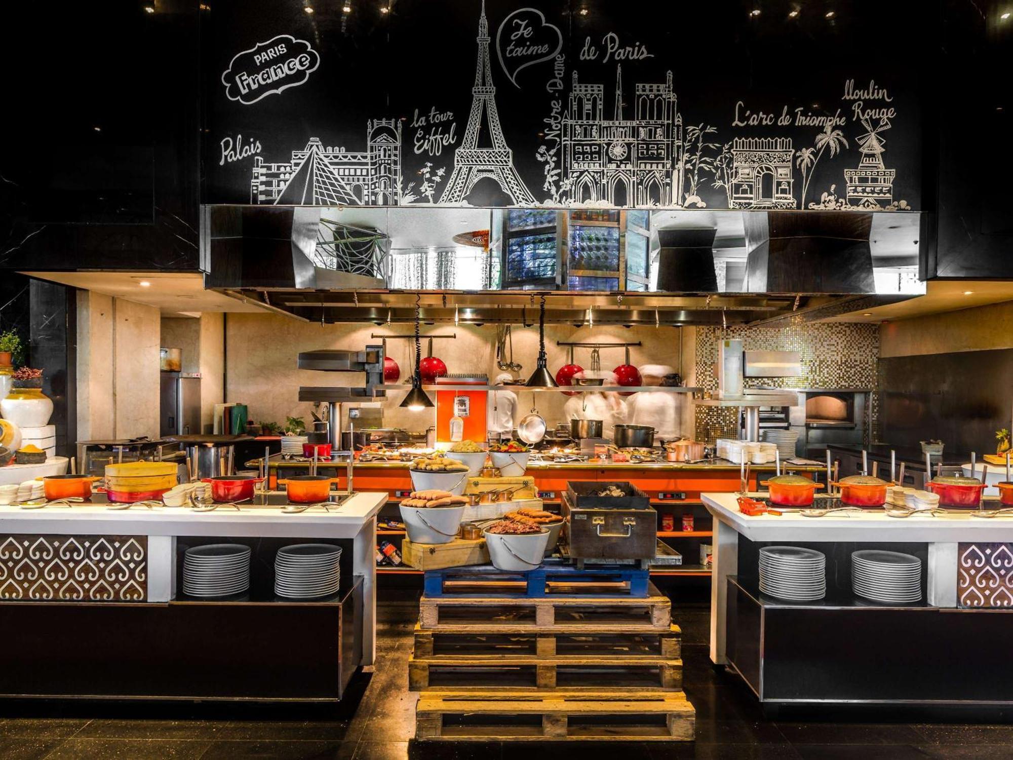 Sofitel Mumbai BKC Hotel Bagian luar foto Live Kitchen at the hotel