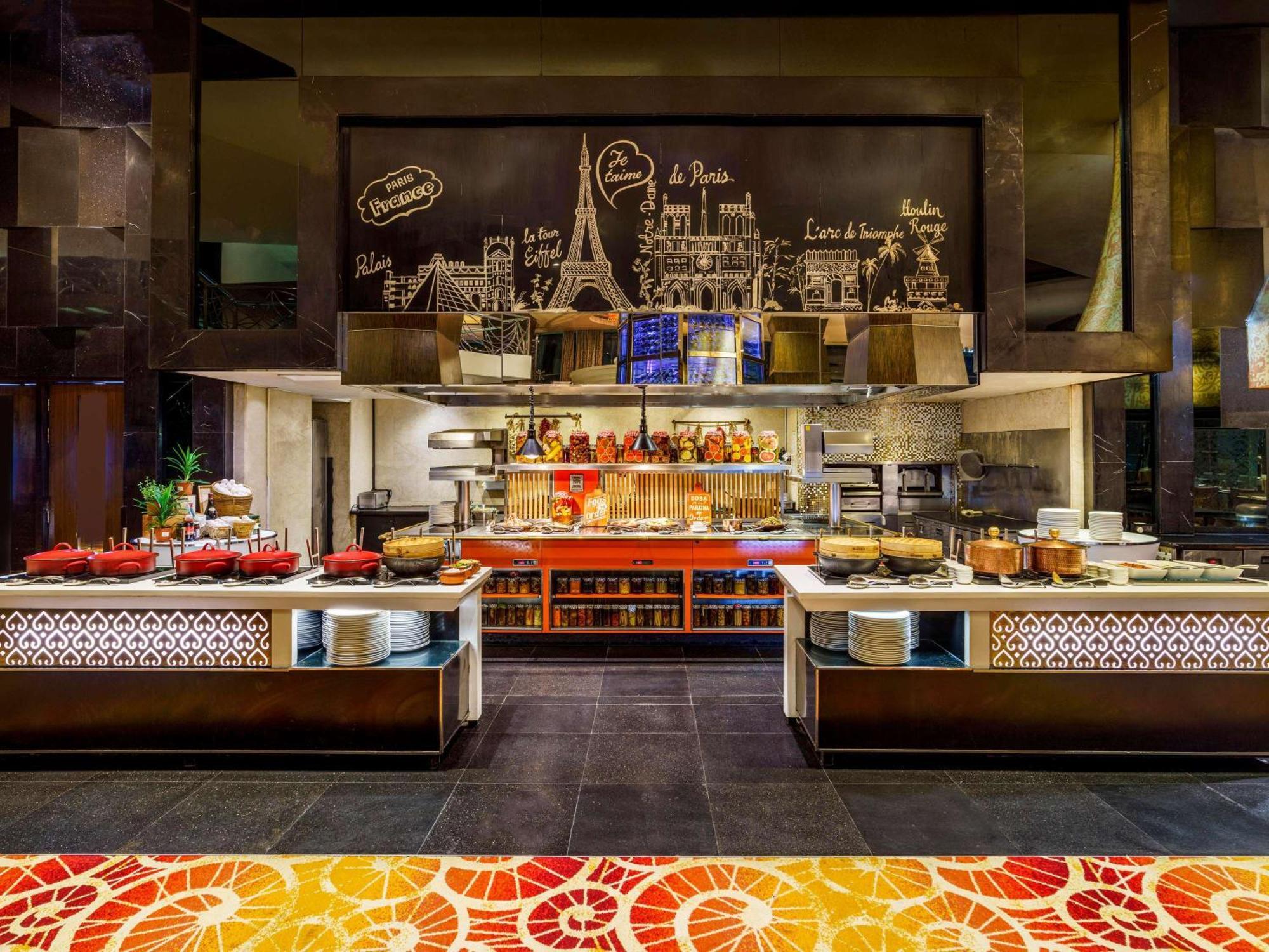 Sofitel Mumbai BKC Hotel Bagian luar foto The buffet at Wynn